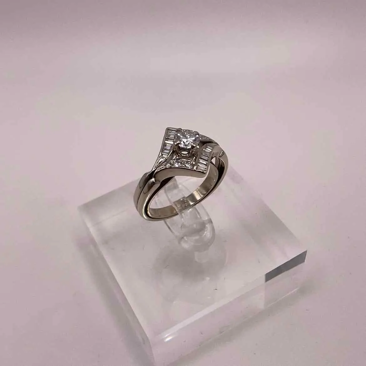 14K WHITE GOLD RBC and BAGUETTE 0.5CT  DIAMOND RING Women's Size 7