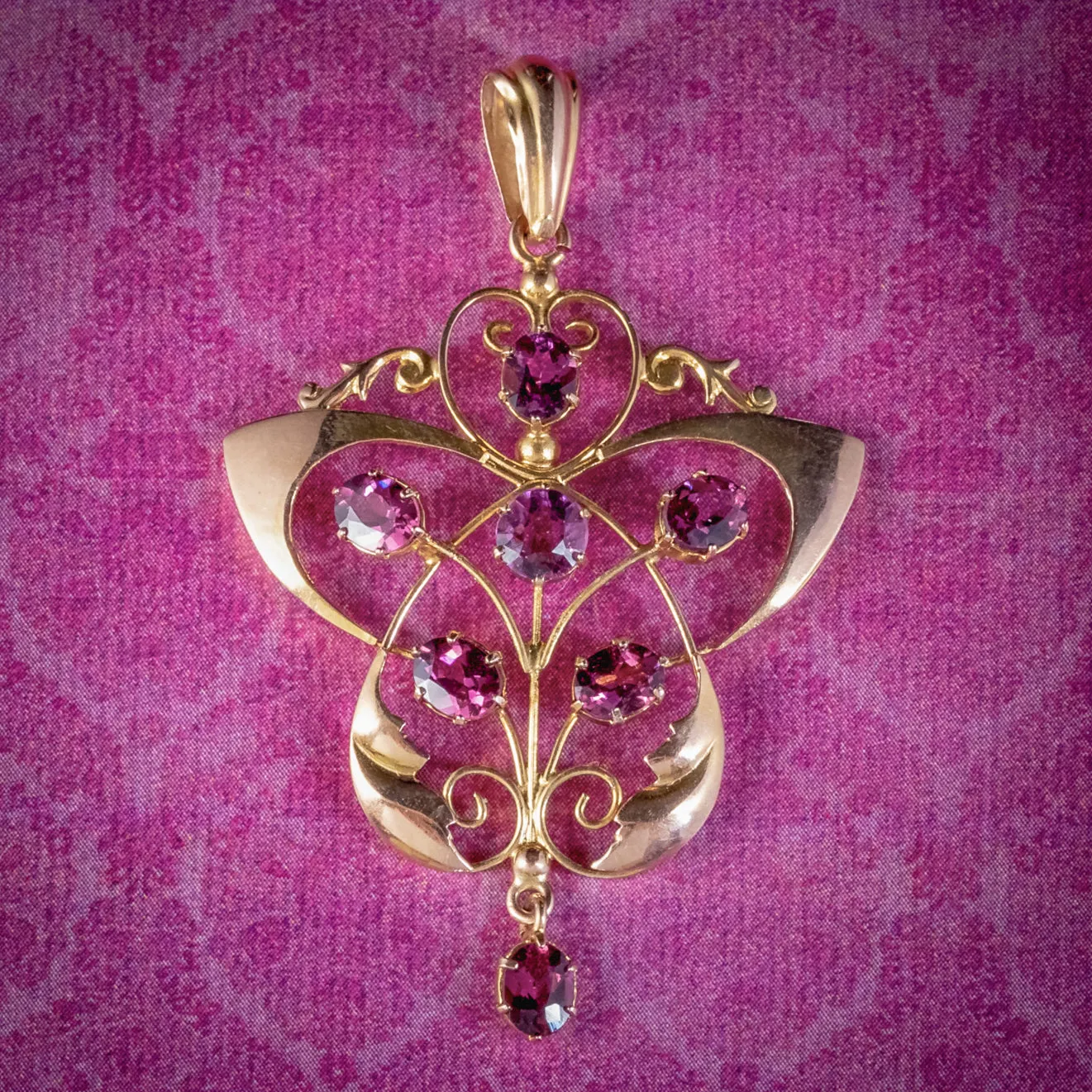 Antique Victorian Art Nouveau Almandine Garnet Pendant 9ct Gold 1.50ct Of Garnet Circa 1890