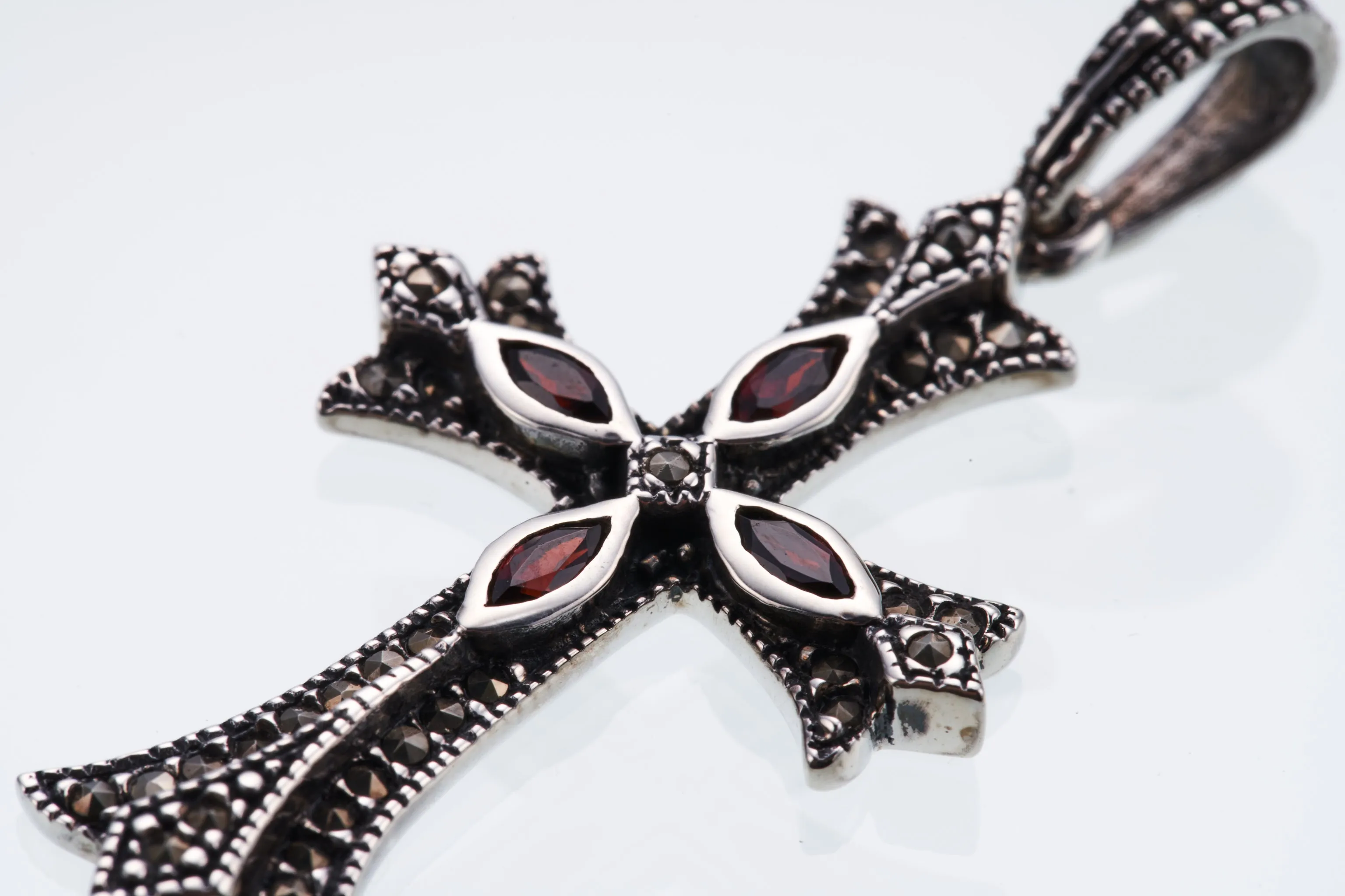 Cross on Cross Pendant : S (Garnet)