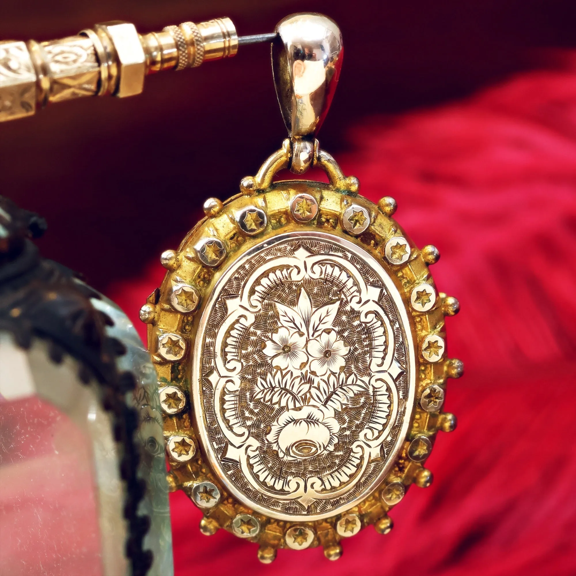 Gorgeous 1880's Victorian Ornate Gold Locket