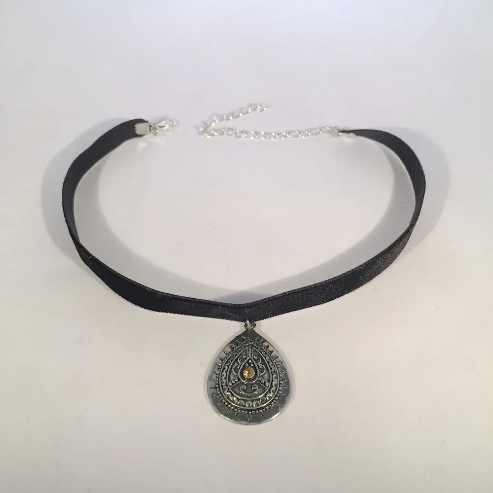 Hazelbrooke Choker