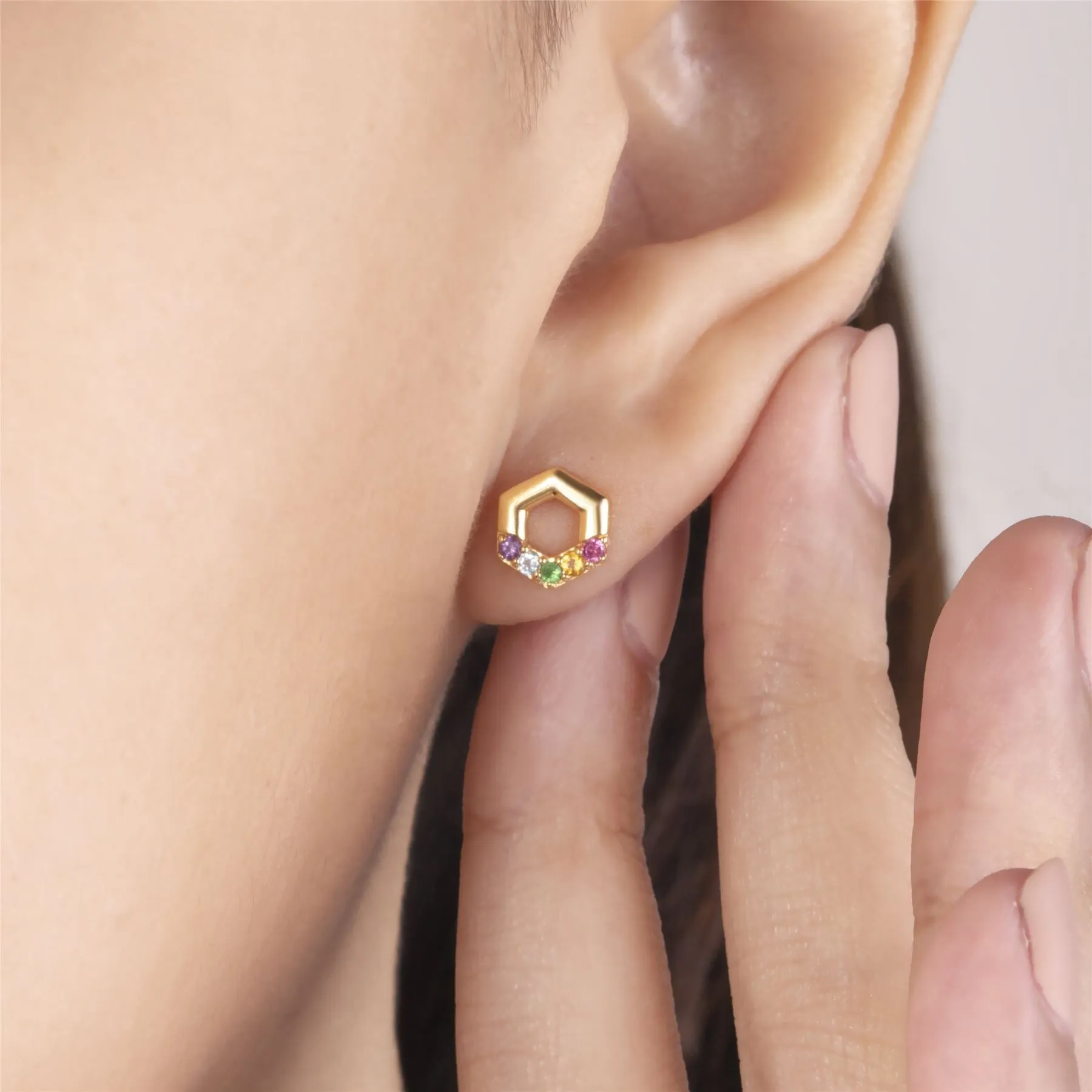 Regenbogen Hexagon Ohrstecker in Vergoldetem Sterling Silber
