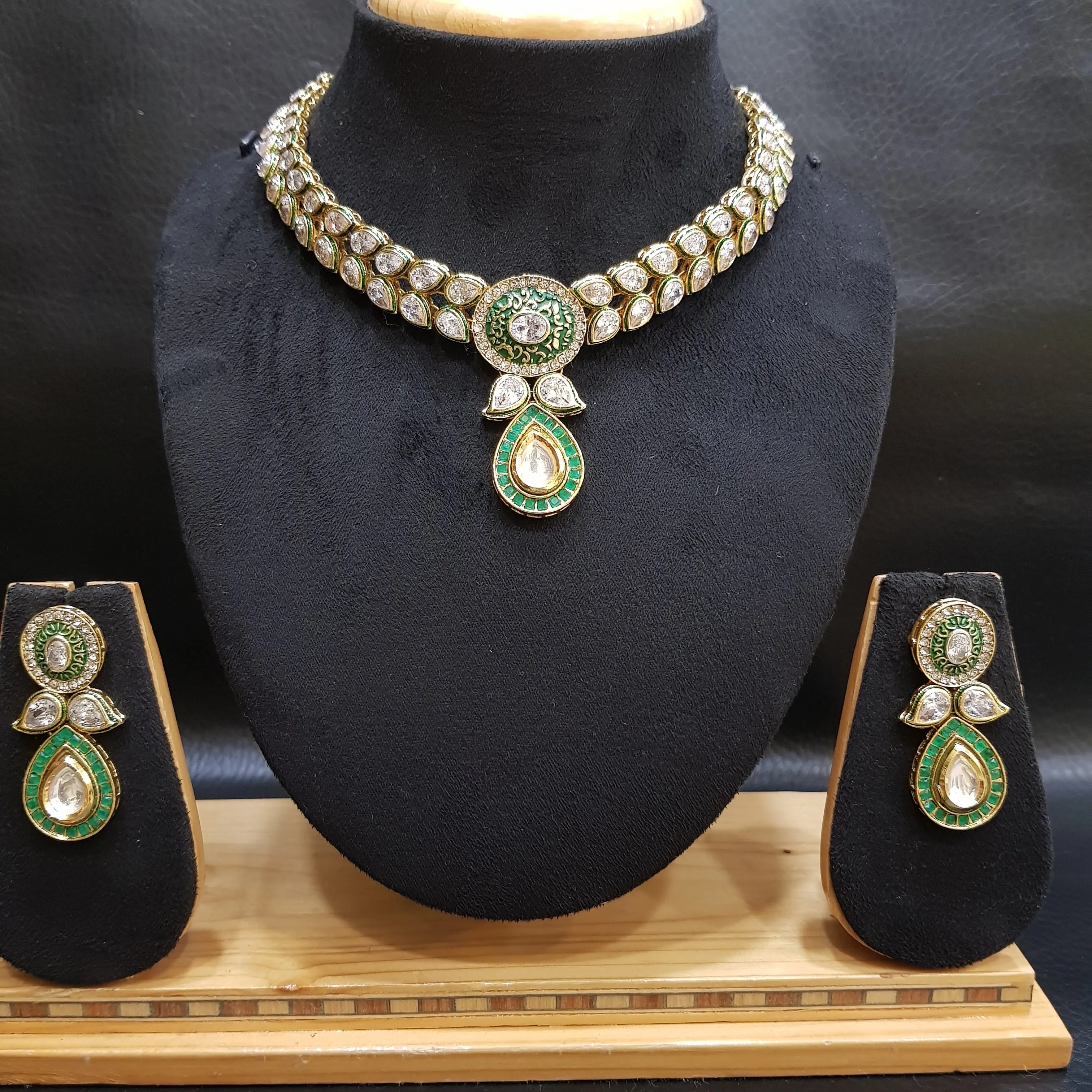Round Neck Polki Necklace Set 1000-21
