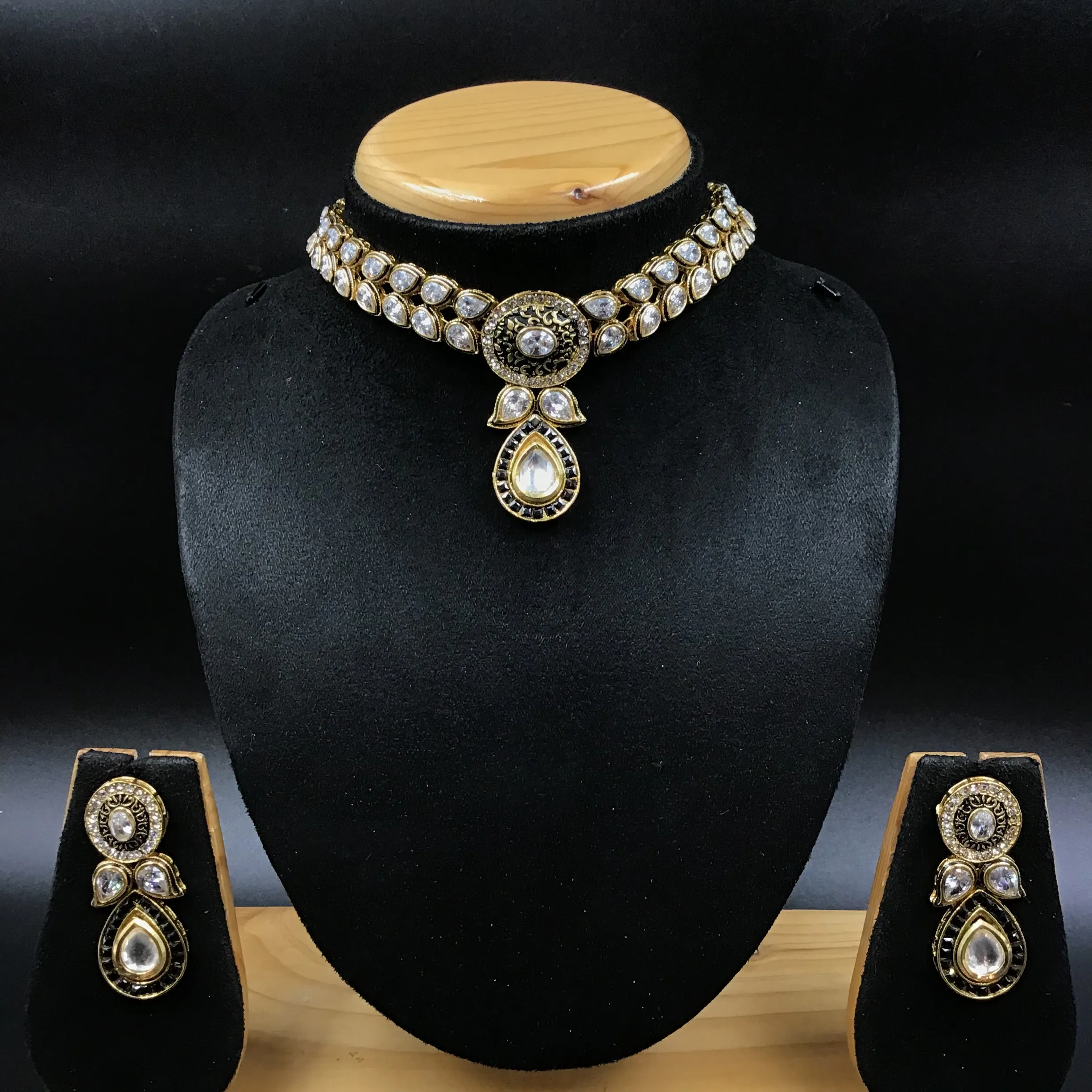 Round Neck Polki Necklace Set 1000-21