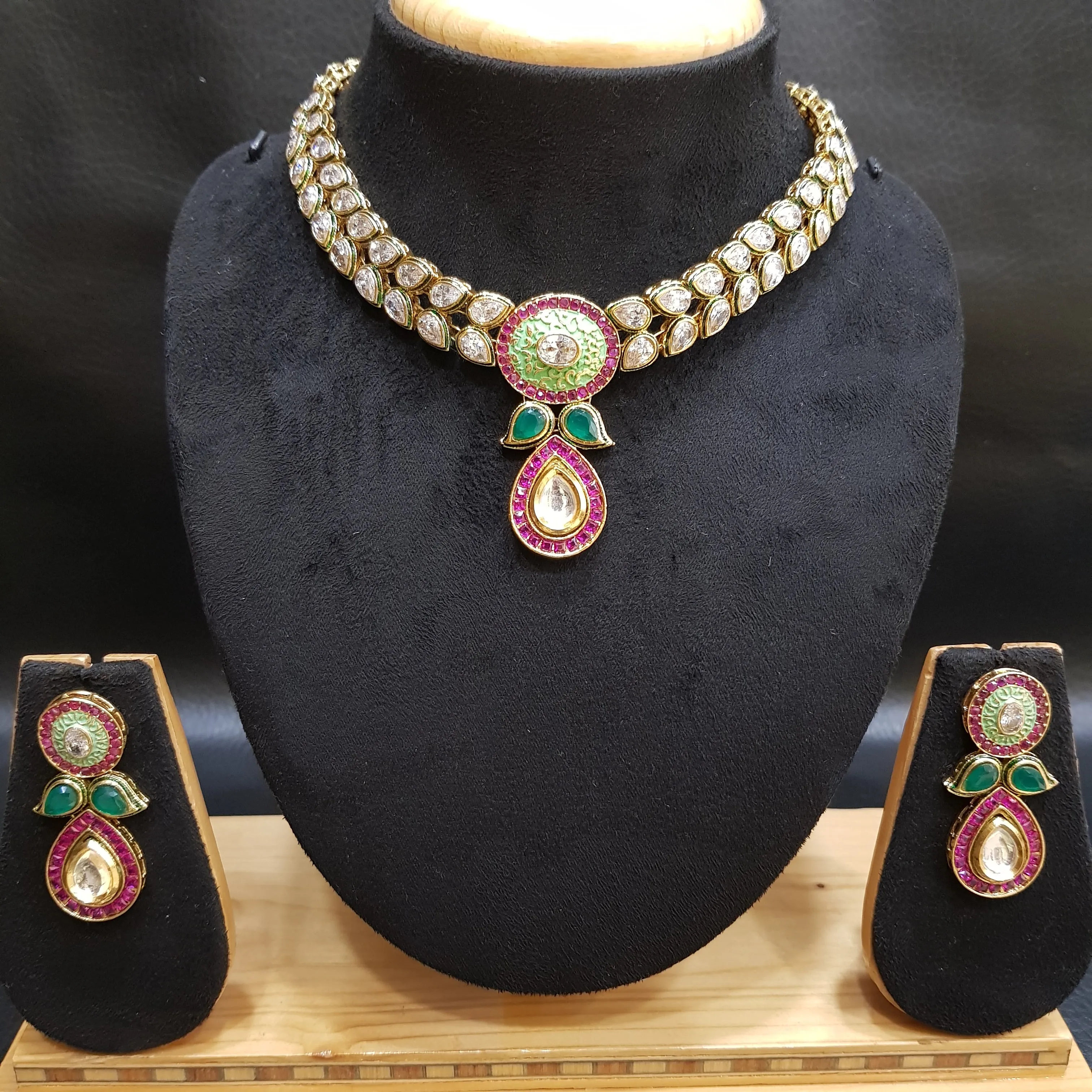 Round Neck Polki Necklace Set 1000-21