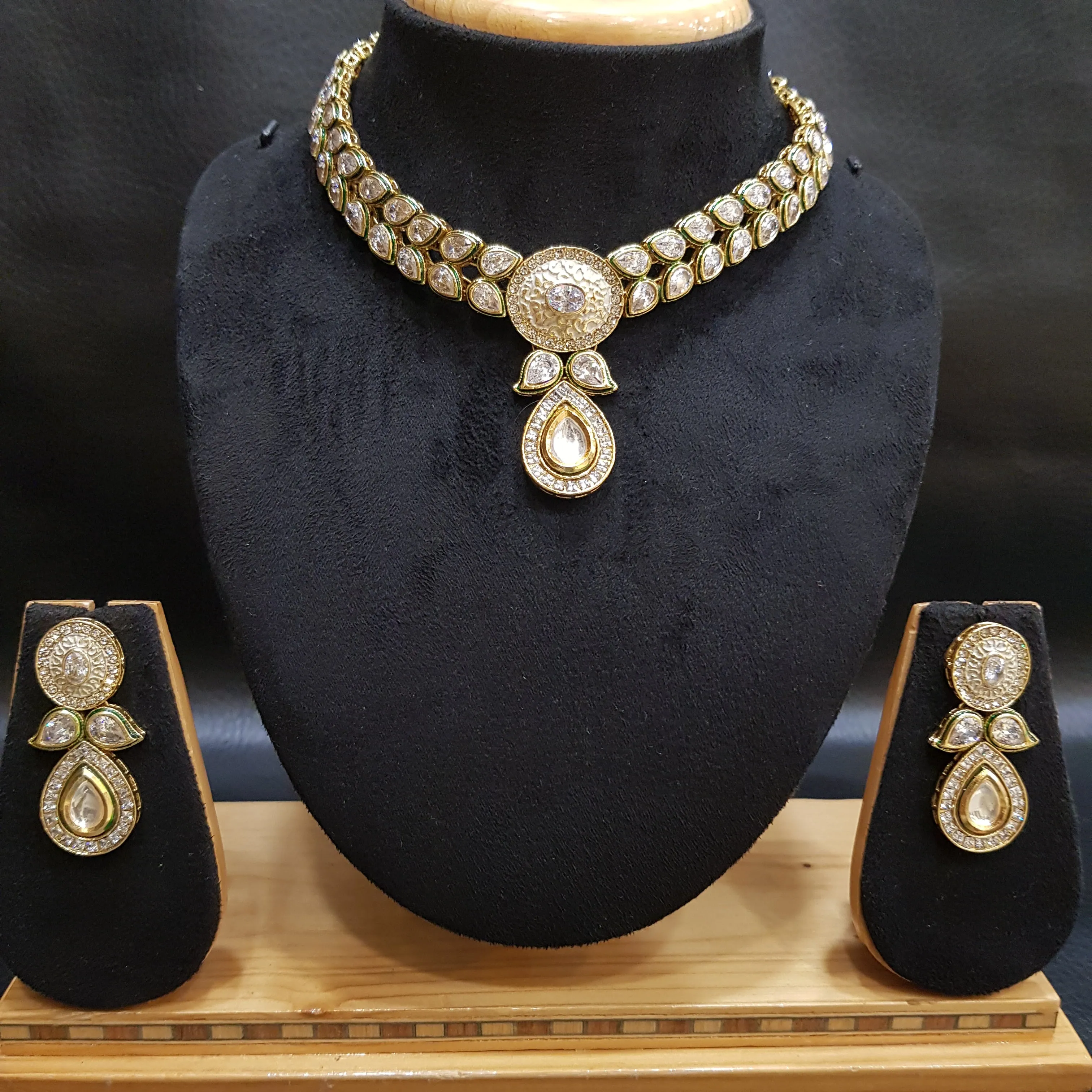 Round Neck Polki Necklace Set 1000-21