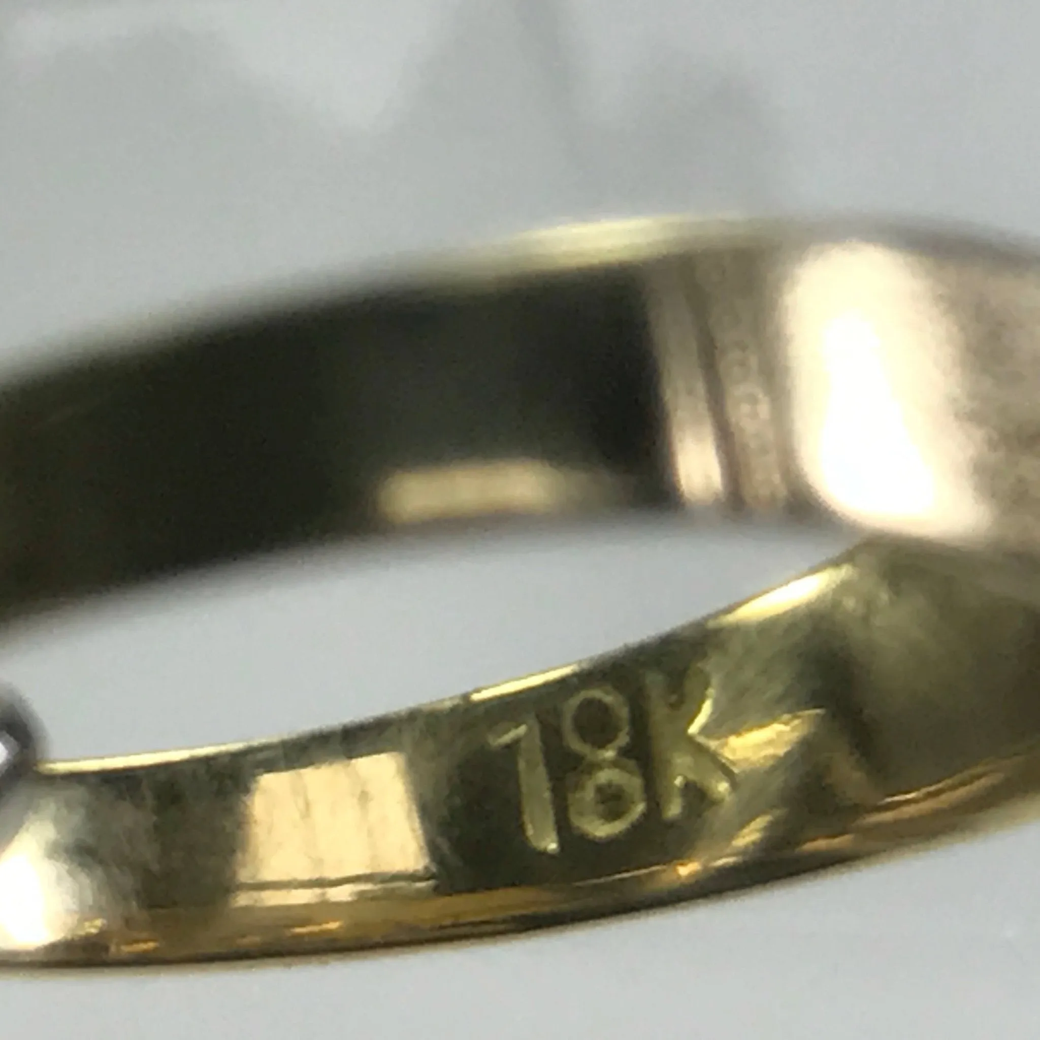 Vintage Sapphire Ring in a 18K Yellow Gold Setting. Unique Engagement Ring. Estate Jewelry. September Birthstone.