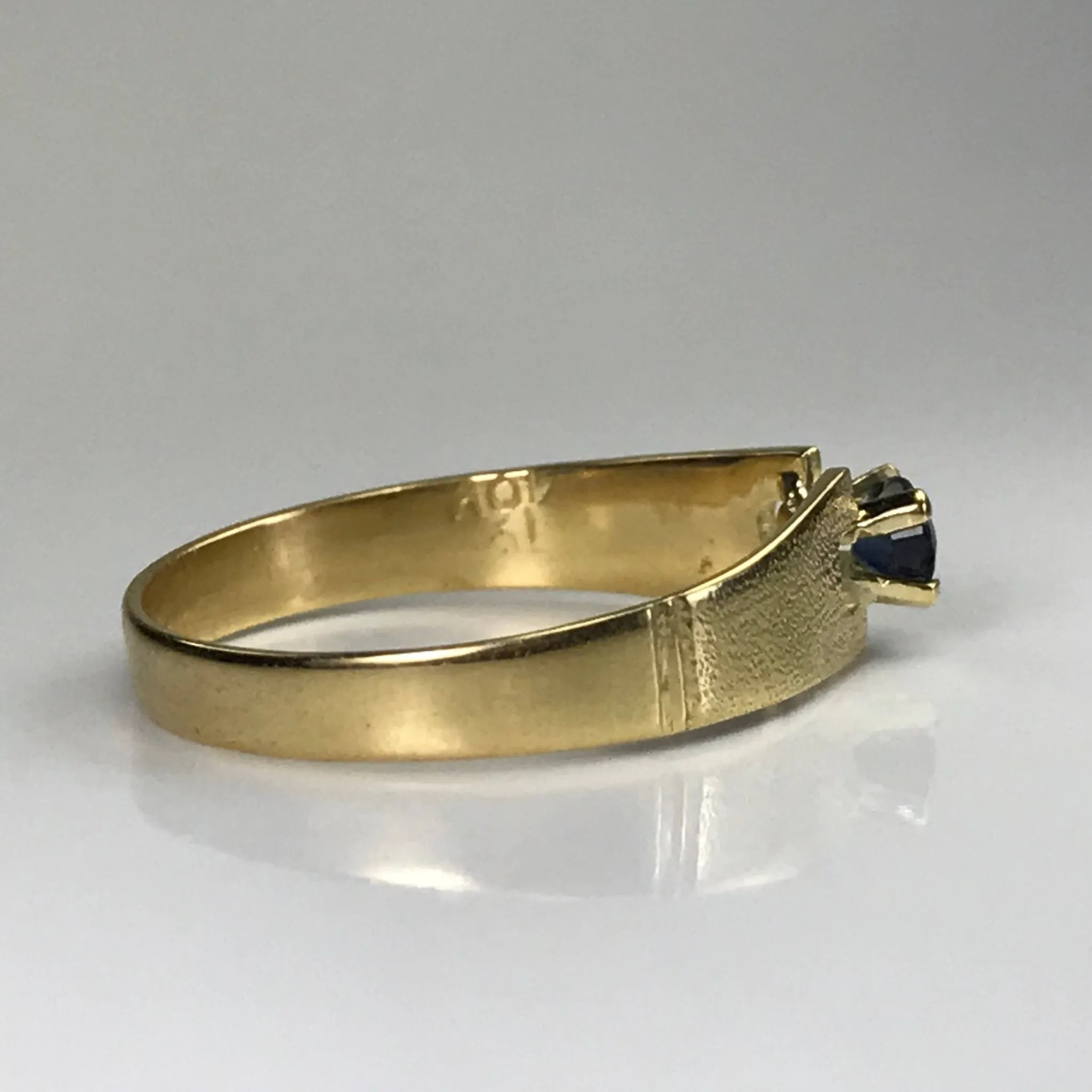 Vintage Sapphire Ring in a 18K Yellow Gold Setting. Unique Engagement Ring. Estate Jewelry. September Birthstone.