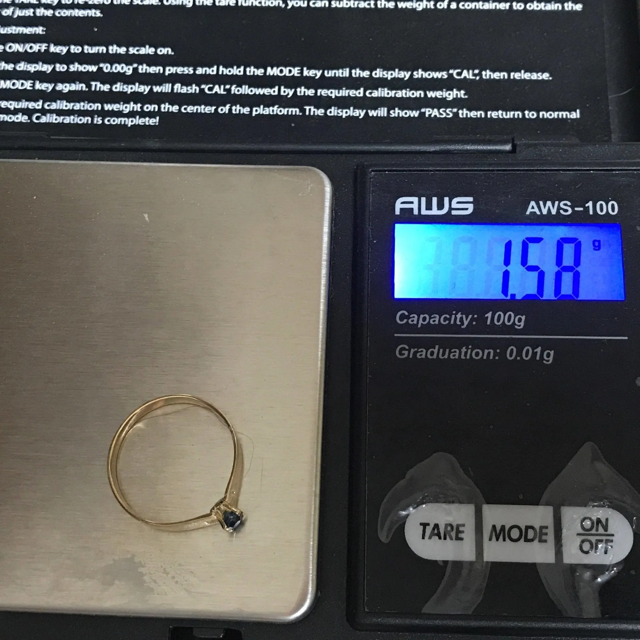 Vintage Sapphire Ring in a 18K Yellow Gold Setting. Unique Engagement Ring. Estate Jewelry. September Birthstone.