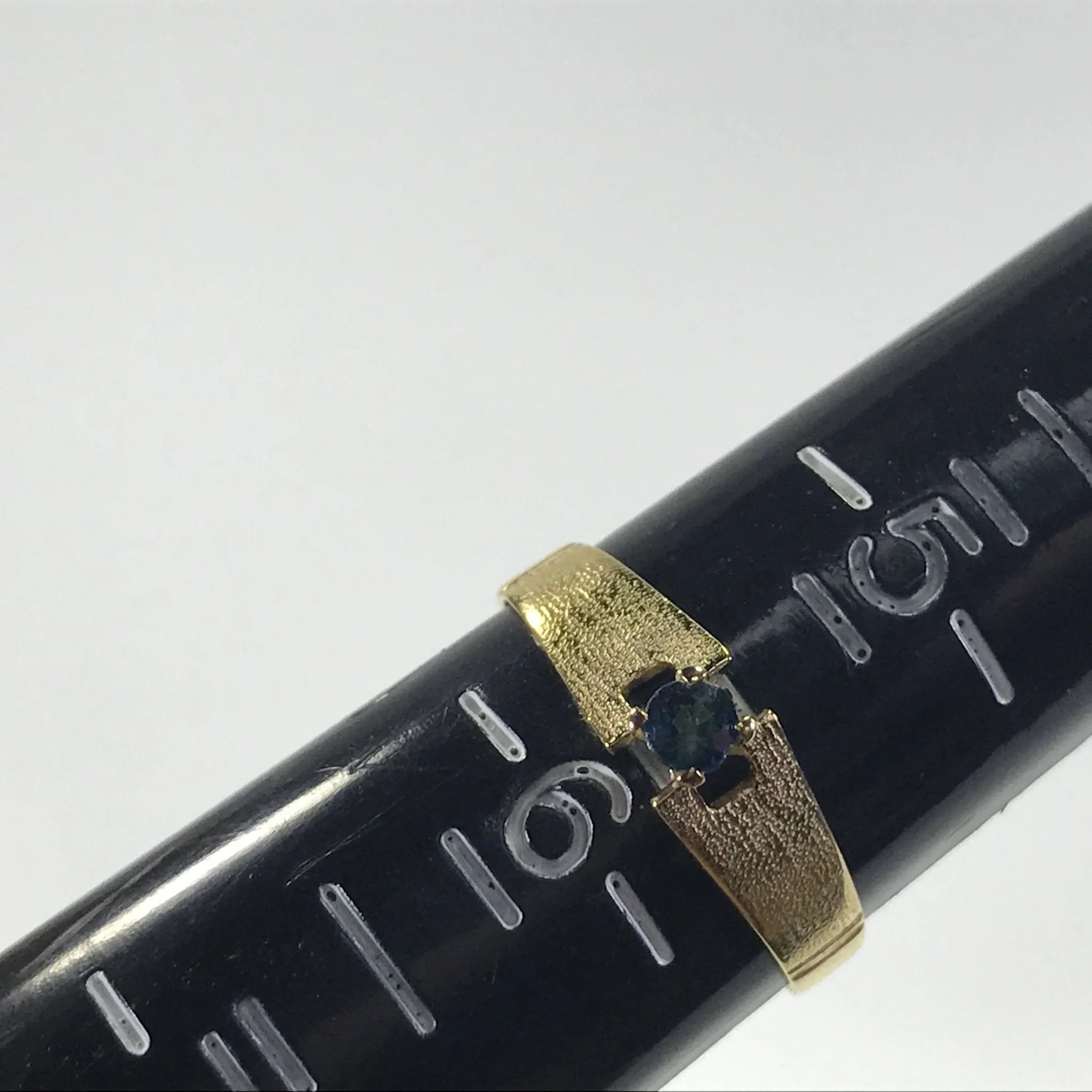 Vintage Sapphire Ring in a 18K Yellow Gold Setting. Unique Engagement Ring. Estate Jewelry. September Birthstone.
