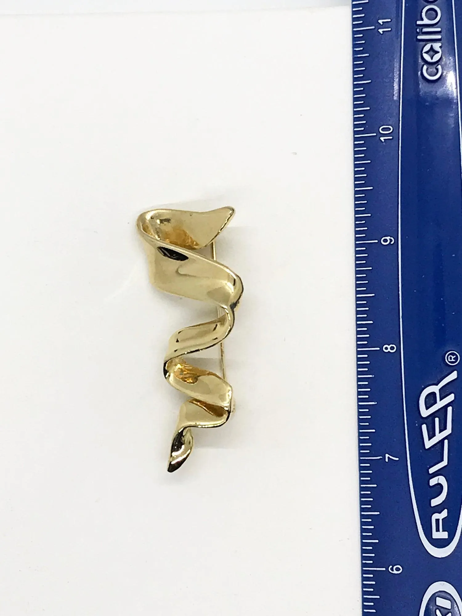 Vintage Sleek Gold Ribbon Brooch