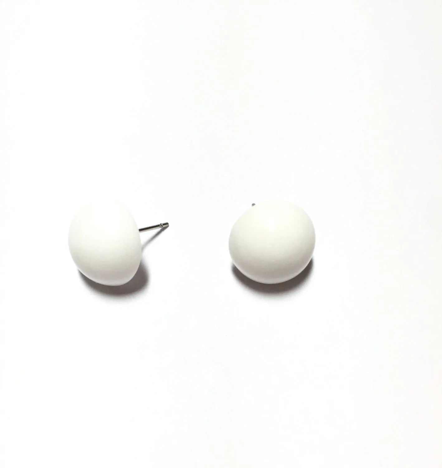 White Retro Button Stud Earrings